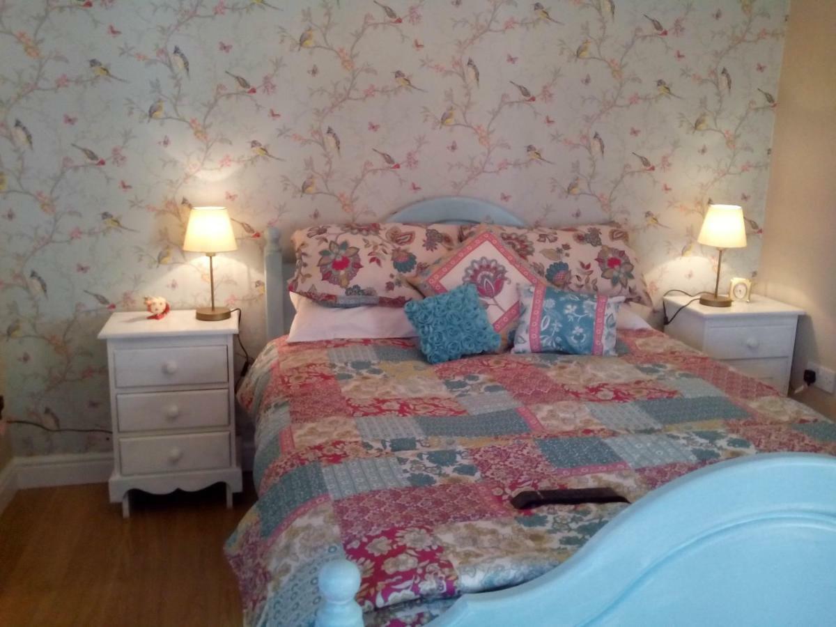 Brampton Dales Farm Bed & Breakfast Gainsborough Exterior photo