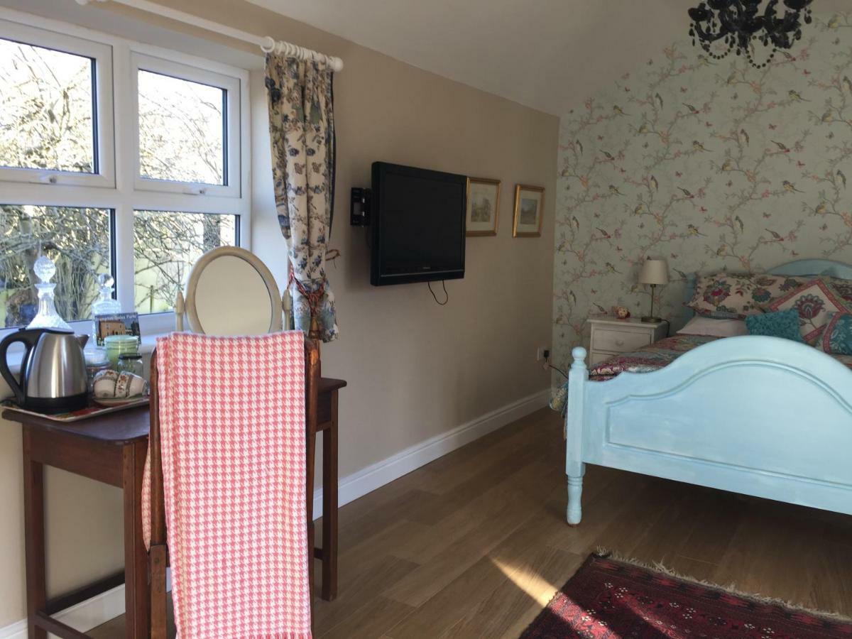 Brampton Dales Farm Bed & Breakfast Gainsborough Exterior photo